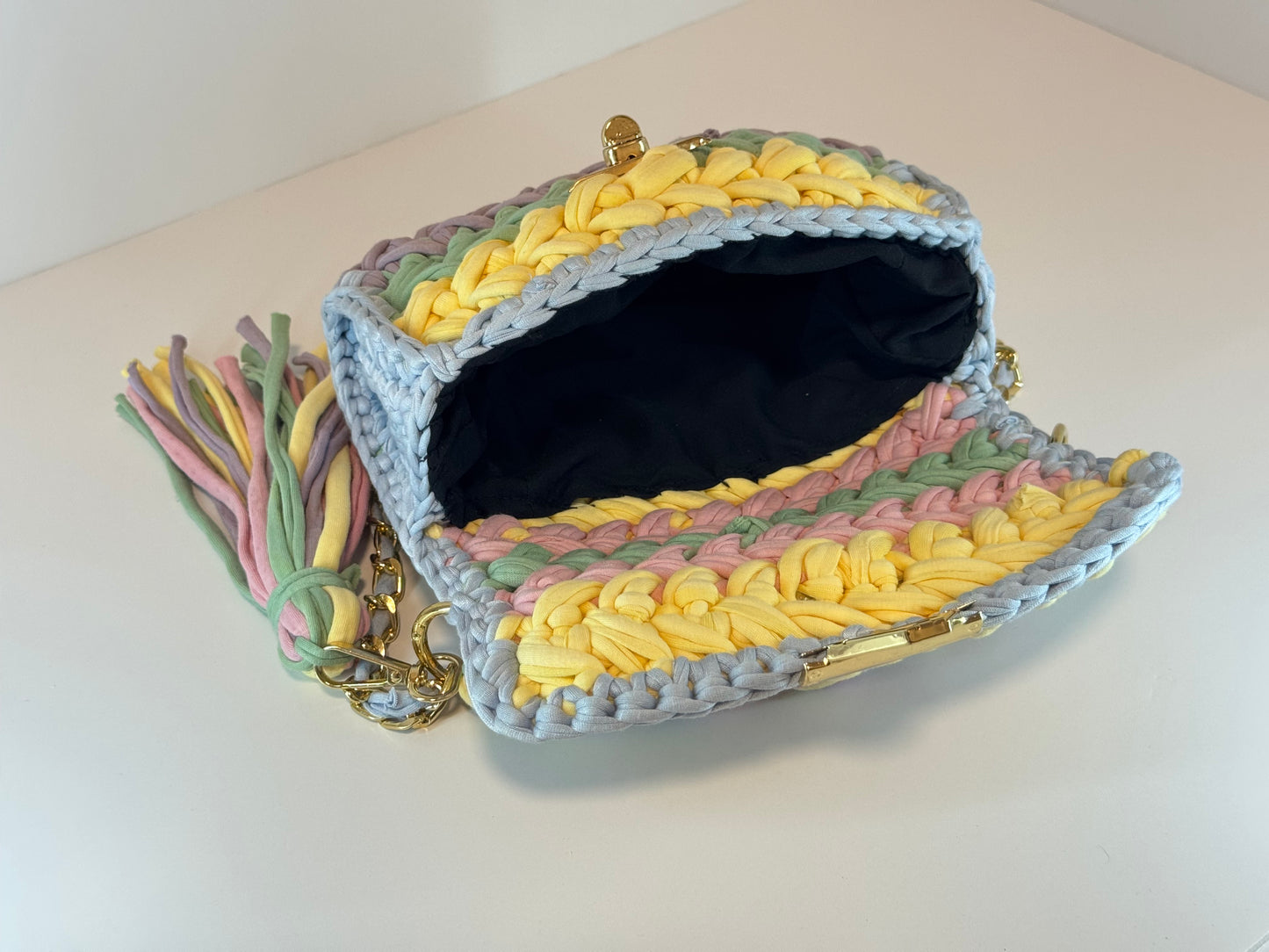 Daisy Clutch
